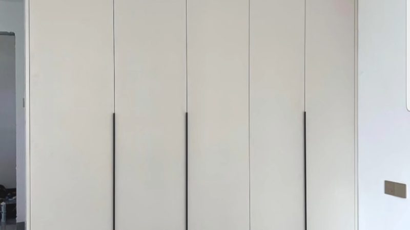 上海榻榻米衣柜书桌一体定制，空间利用新选择
